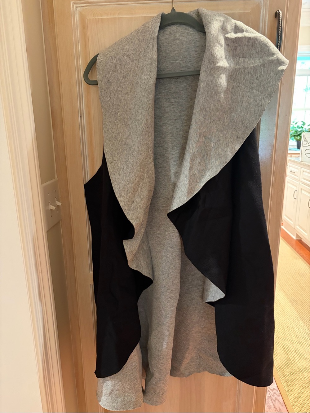 Women’s Two-Tone Waterfall Drape wrap- Gray & black reversible